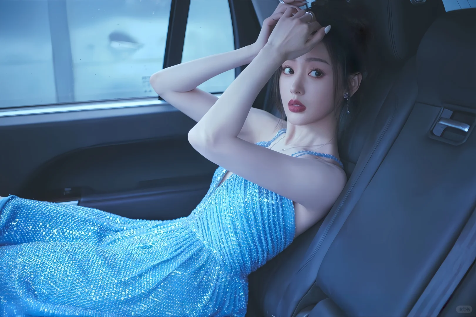 张天爱车照有点魅啊