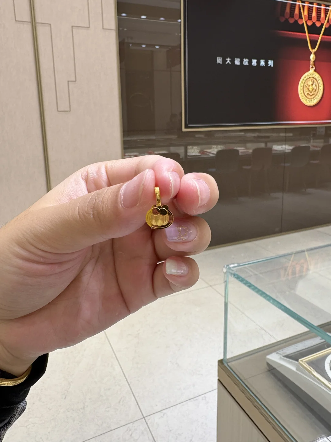 周大福绝绝子克重小吊坠！！！