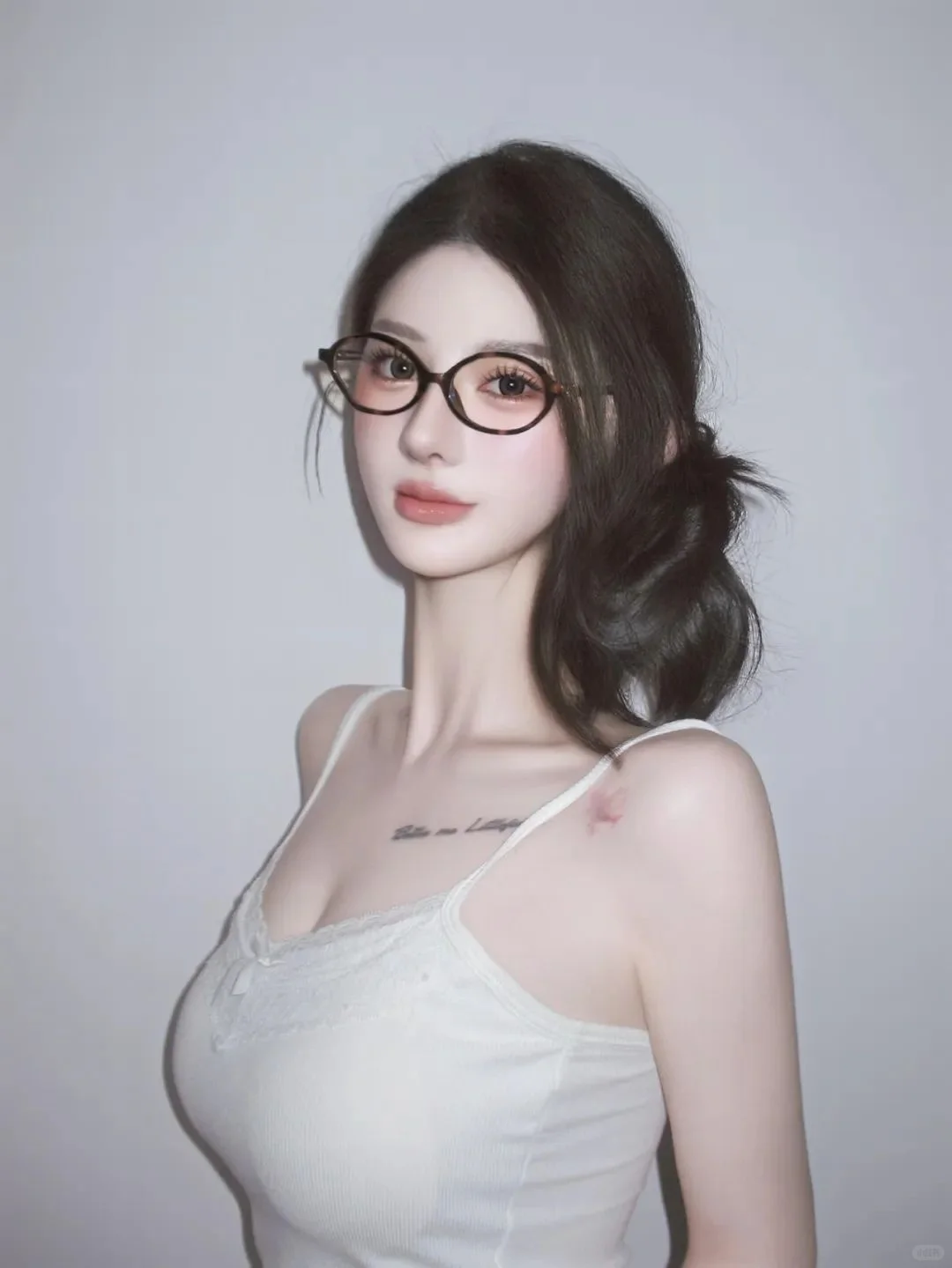 美艳动人，白到发光，这样女人是谁的小娇妻