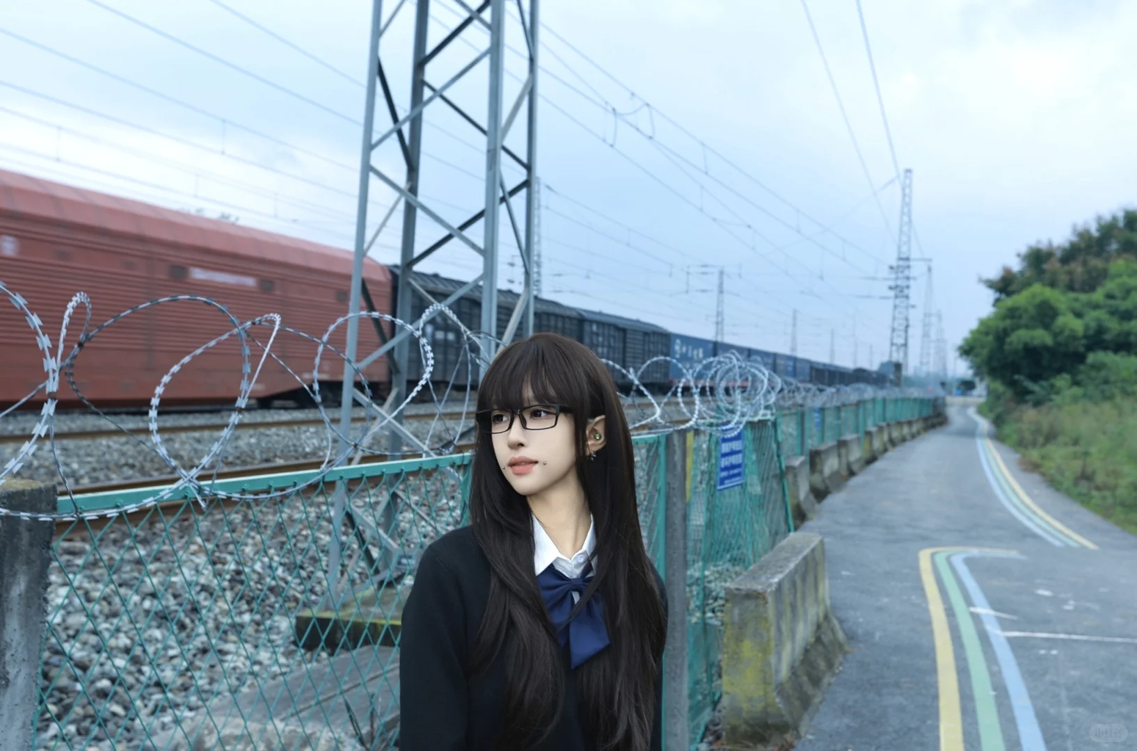 青龙湖铁轨的jk女孩