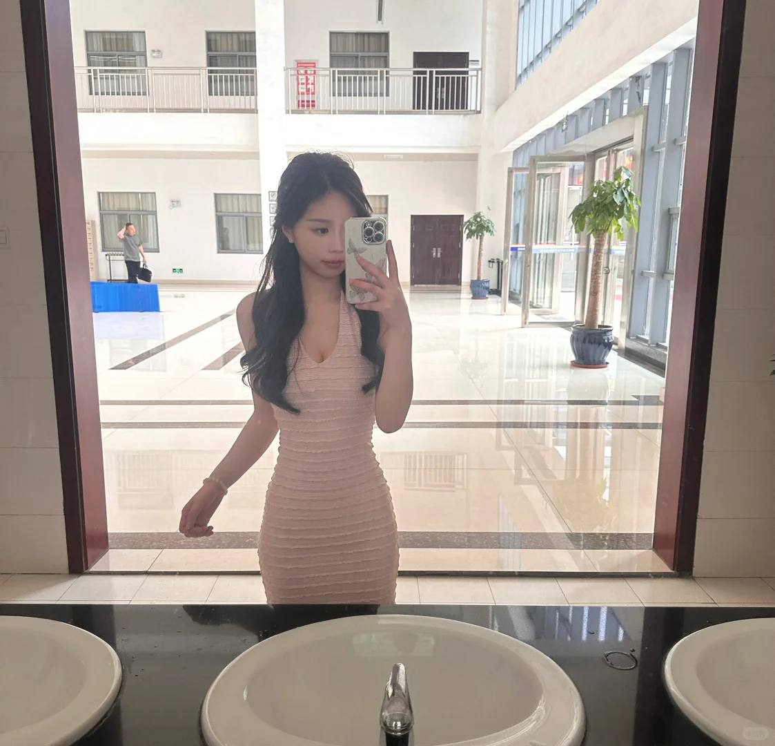 好娇媚的粉红小裙子