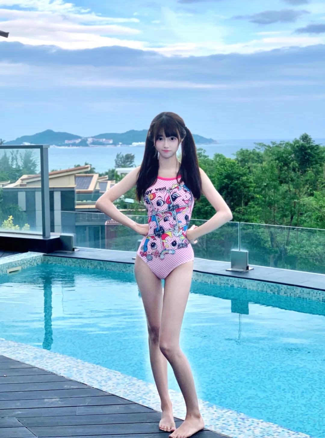 一穿上泳衣就变甜妹啦💕！