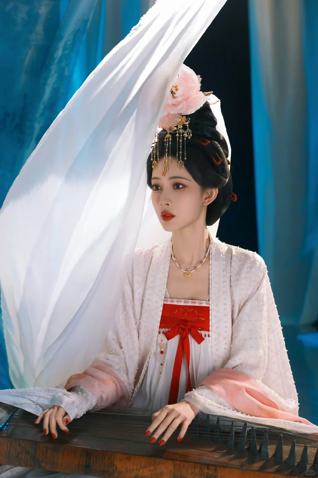 真的被这个妆造美到了～～～