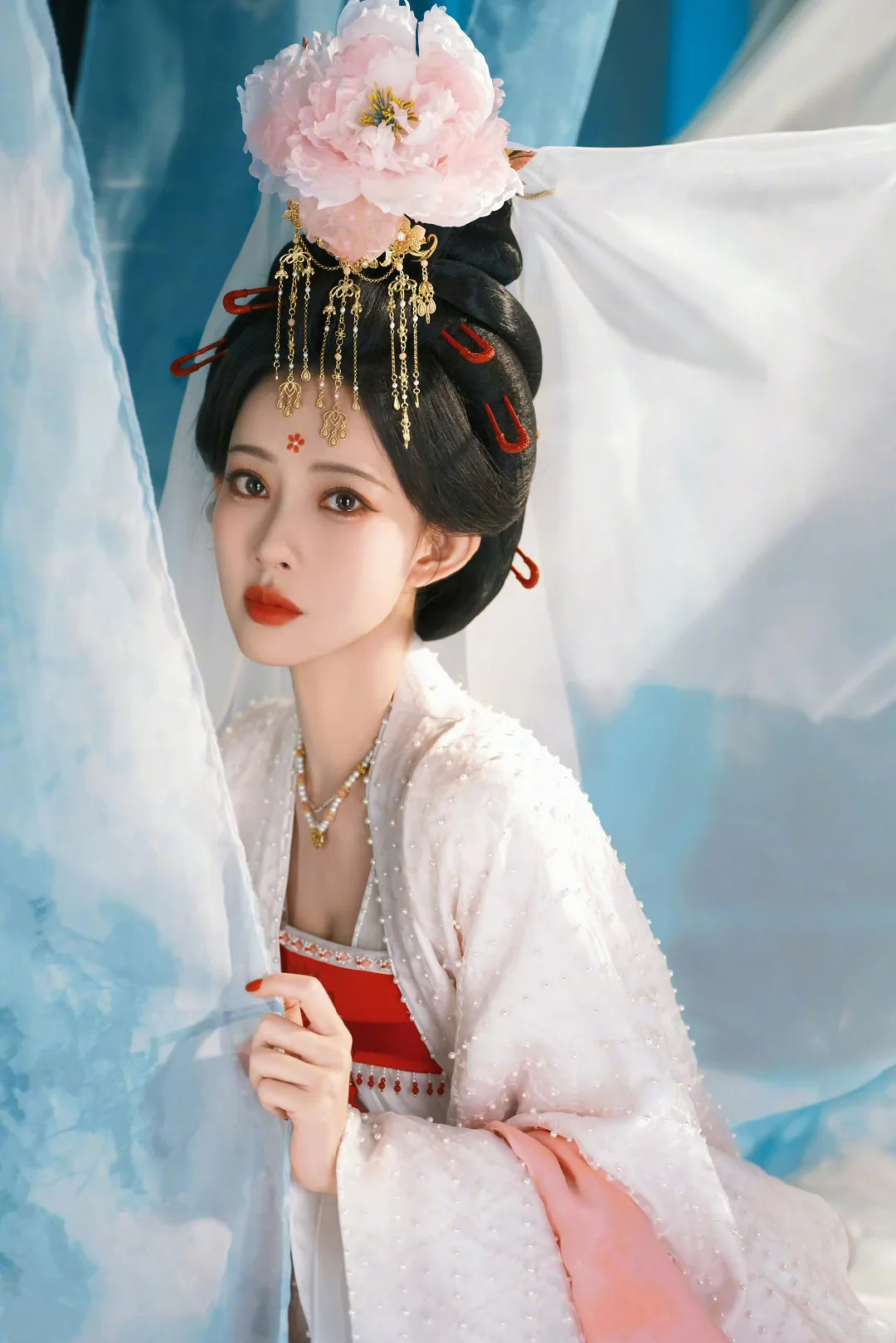 真的被这个妆造美到了～～～