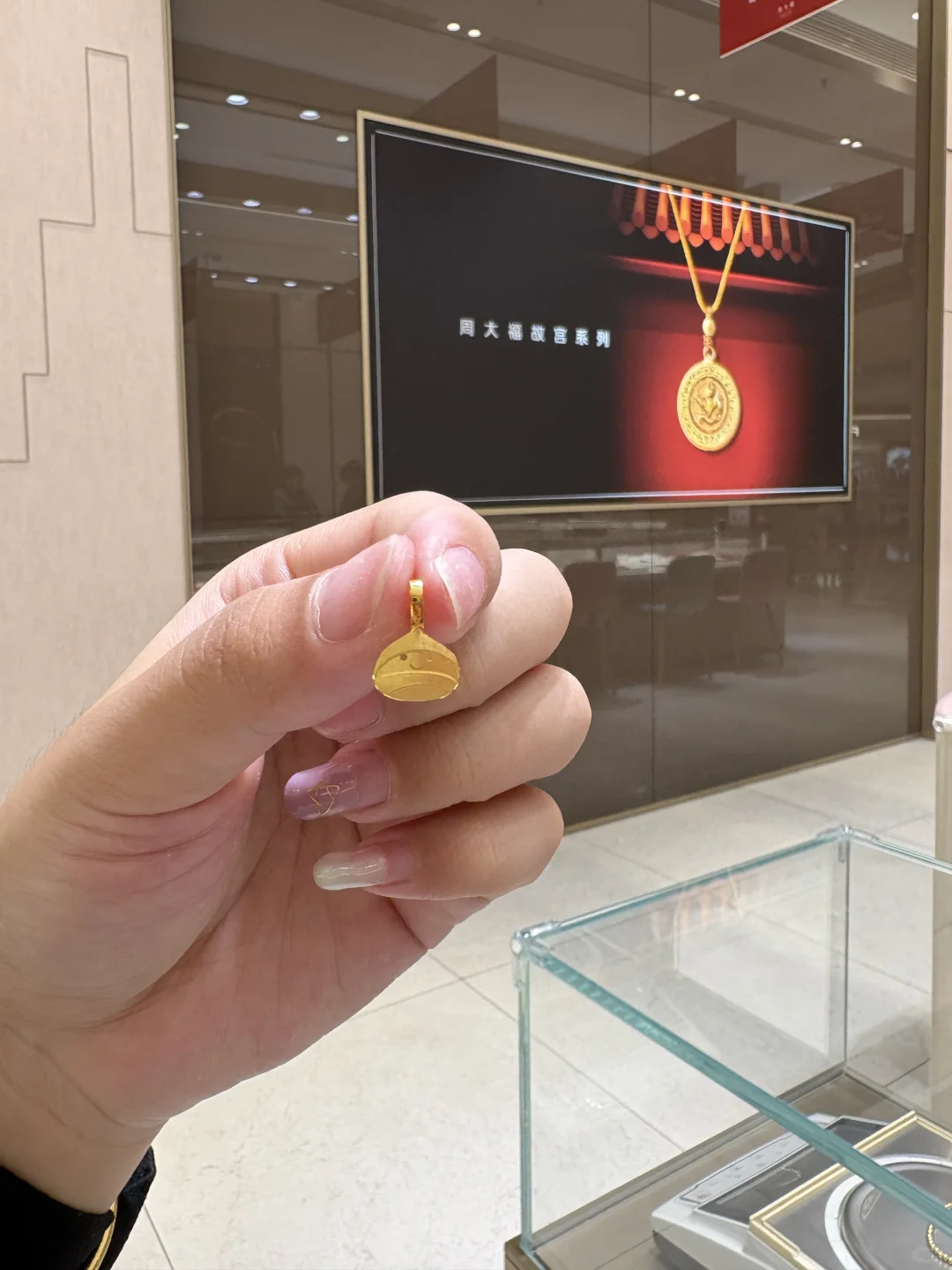 周大福绝绝子克重小吊坠！！！