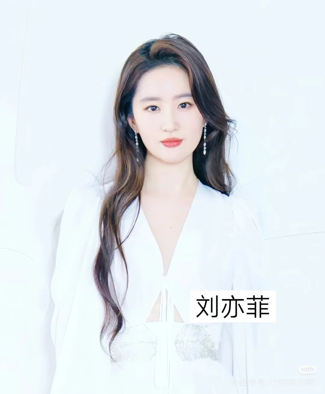 ✨女明星穿搭灵感：甜美与优雅的碰撞💖