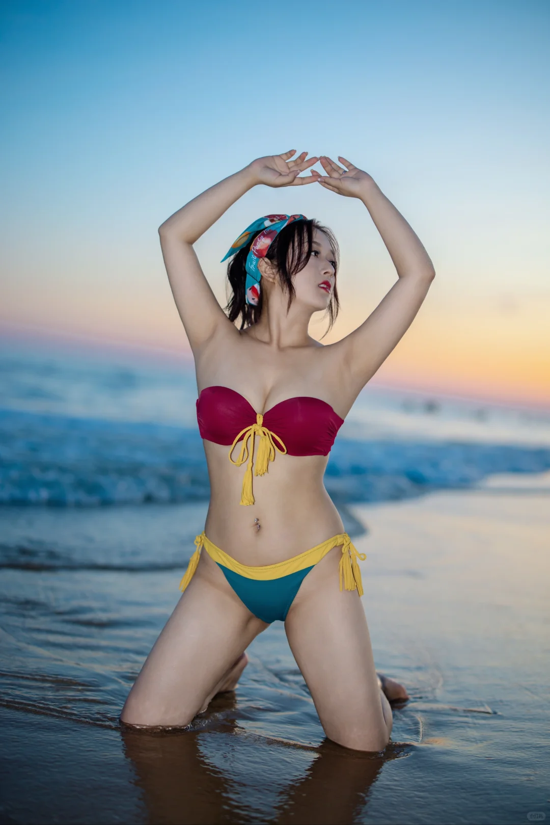 海边的夕阳和红色比基尼绝配～