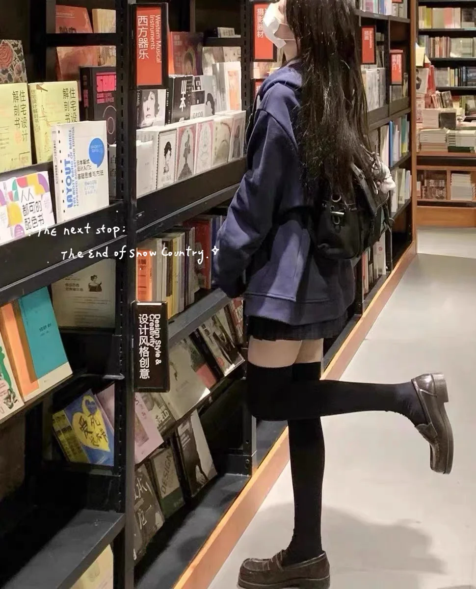 不穿过膝袜真的不知道自己可以这么美😍