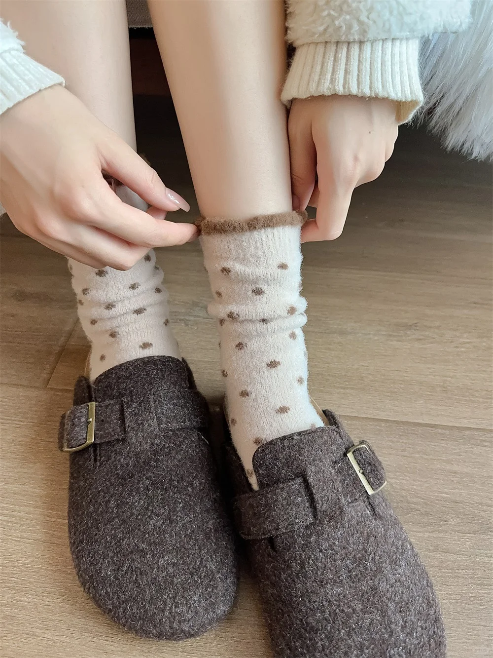 秋冬刚需！这波点袜把“温柔”焊在脚上了