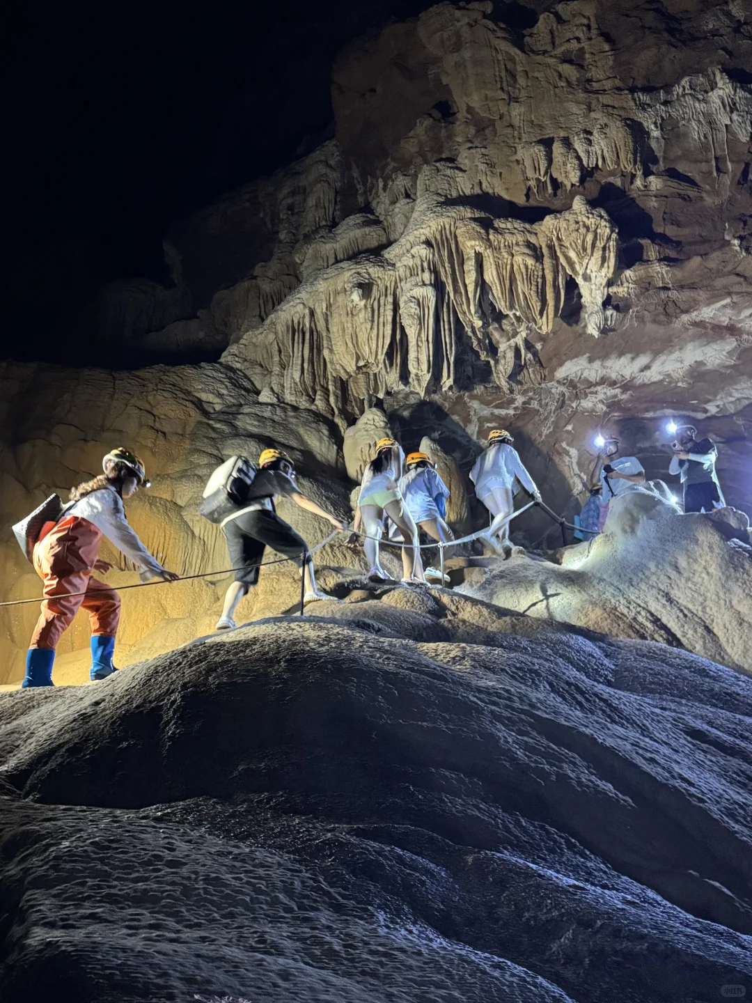 被美晕！龙门水岩洞穴浆板，比基尼美女出没！