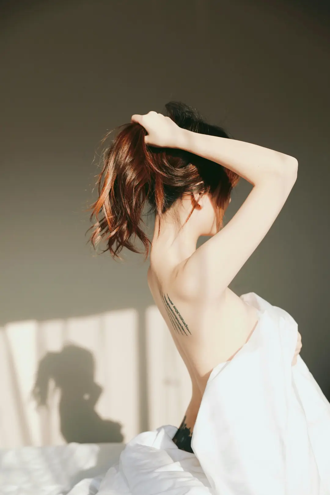 褶皱里的诗｜用被子拍出沉浸式艺术片