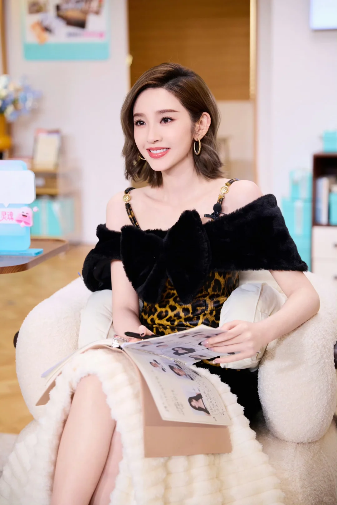 唐艺昕 豹纹蝴蝶结身材绝绝子