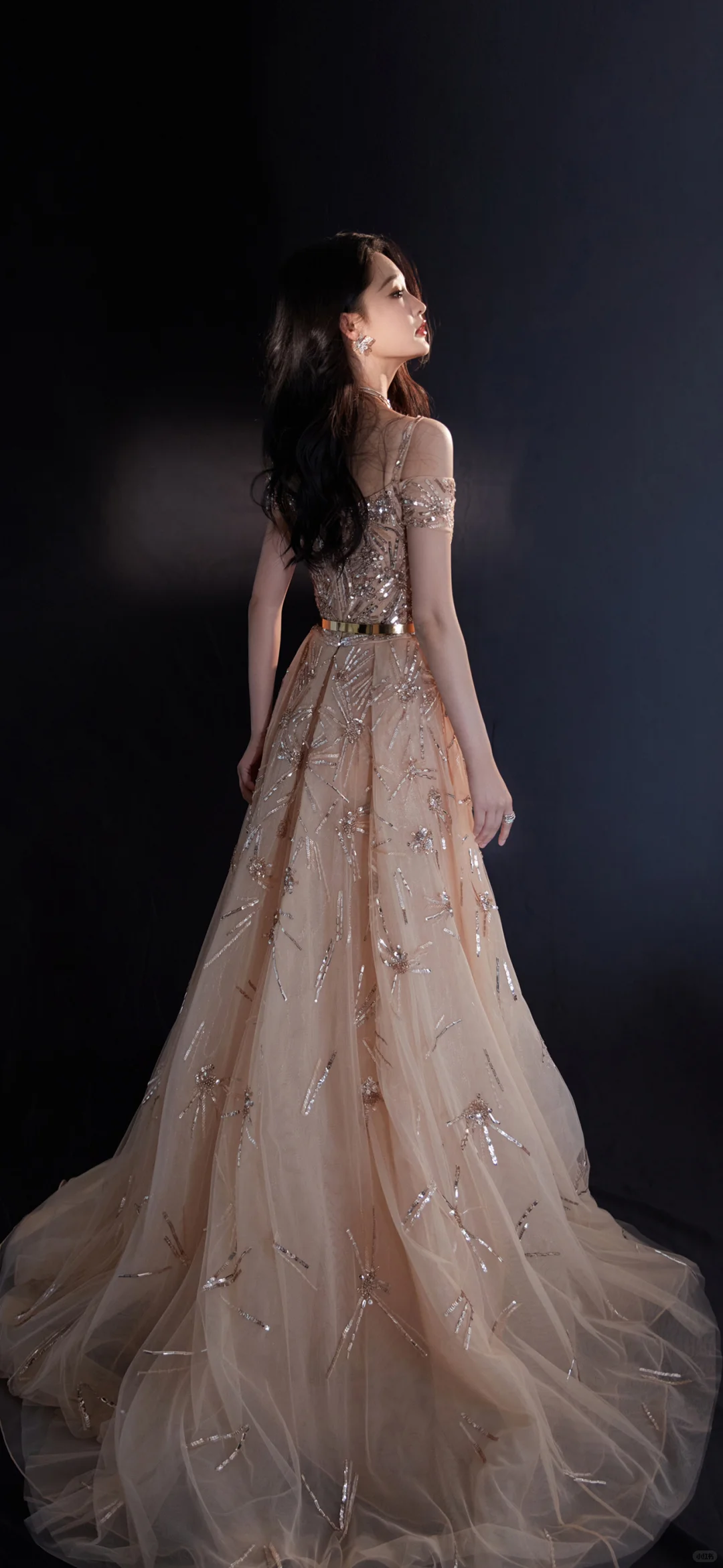 💕美到尖叫！李沁壁纸，每一张都超惊艳