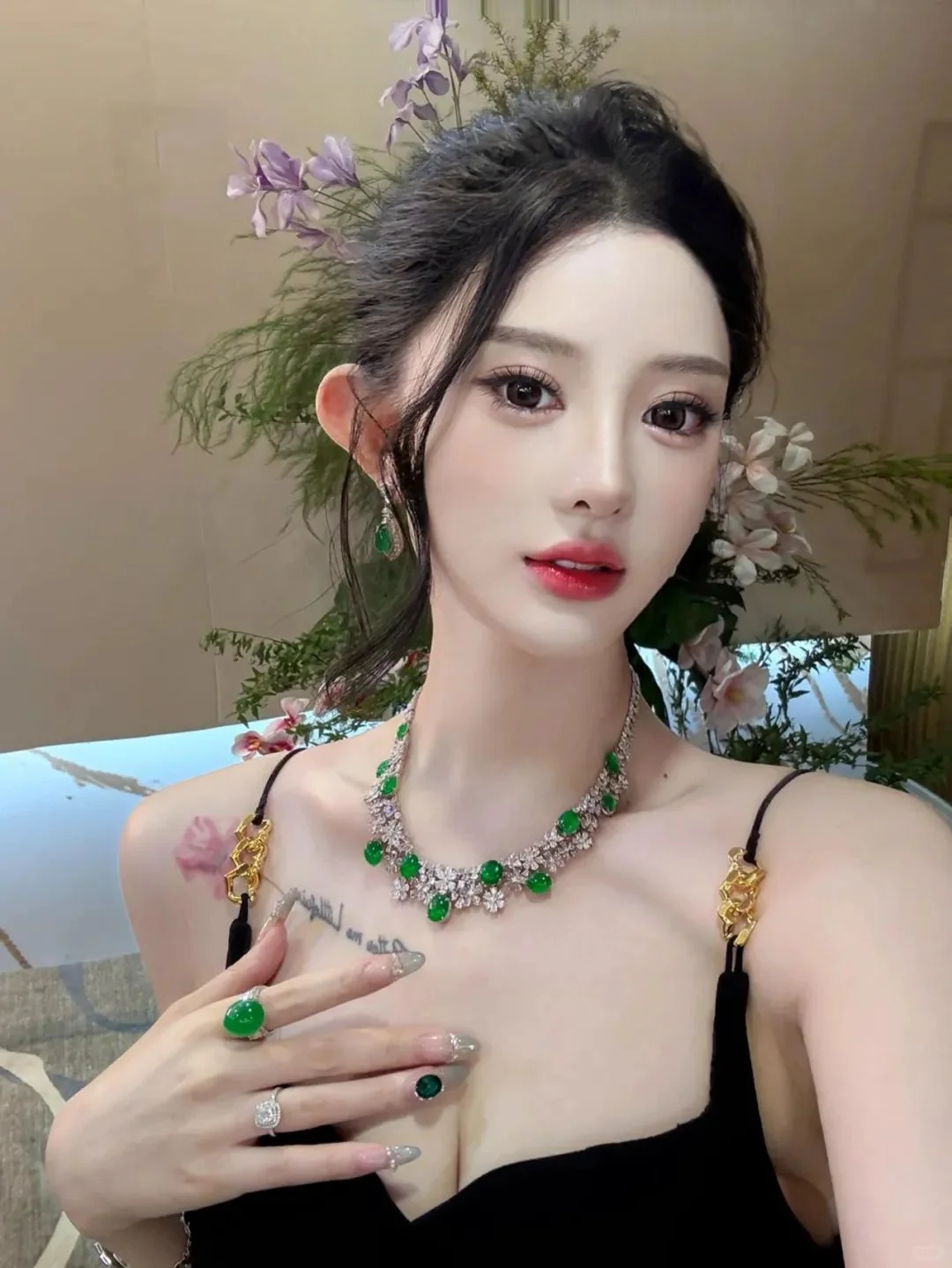 美艳动人，白到发光，这样女人是谁的小娇妻