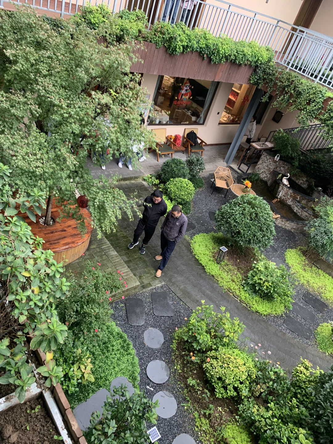 我看青山多妩媚，料青山看我应如是