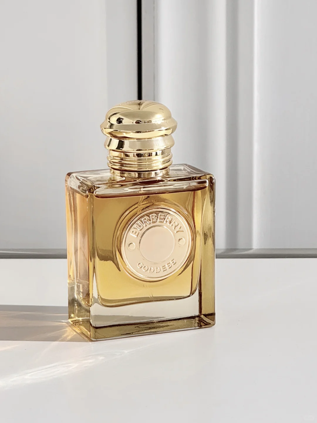Burberry女神馥郁新香！释放闪耀的黄金时刻
