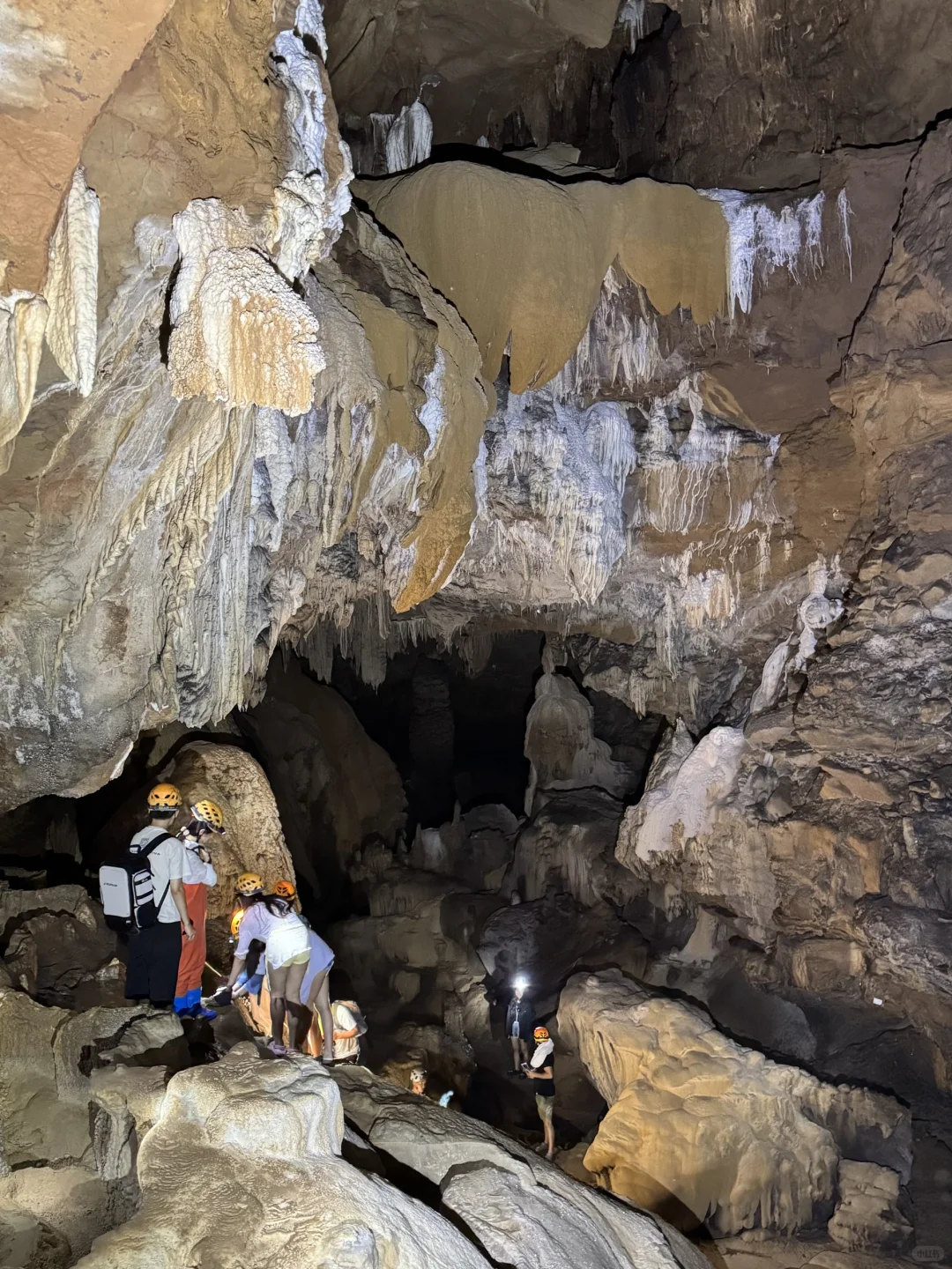被美晕！龙门水岩洞穴浆板，比基尼美女出没！