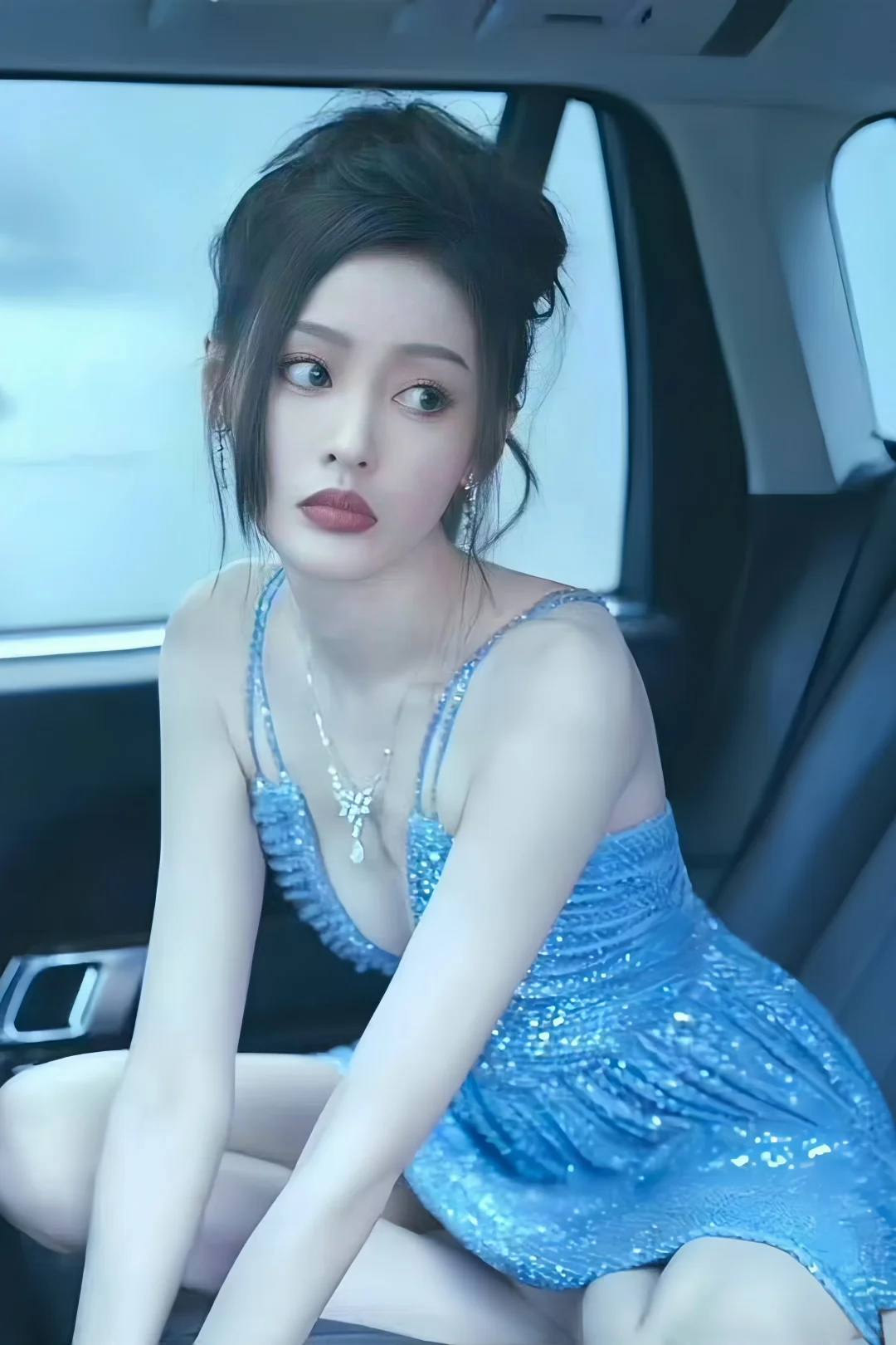 张天爱车照有点魅啊