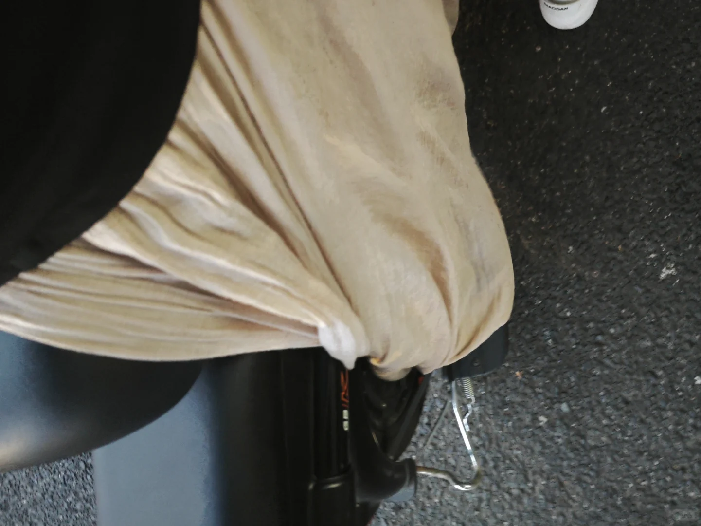 穿裙子骑小电驴一定要注意！！！