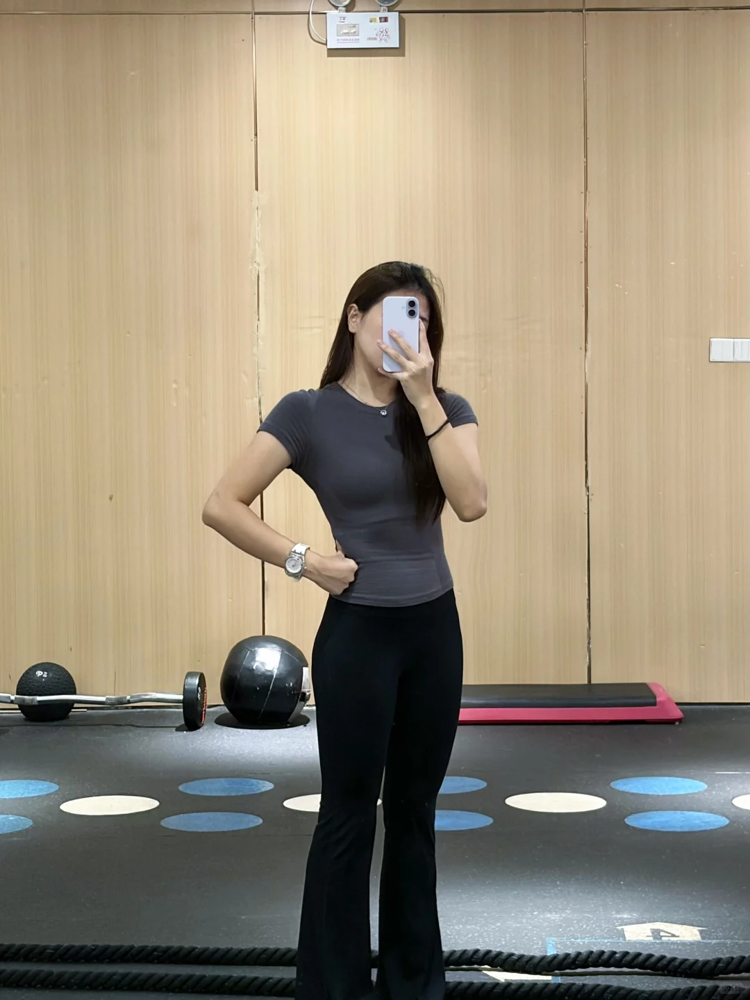 梨形天菜微喇瑜伽裤把腿长和蜜桃臀都悍身上