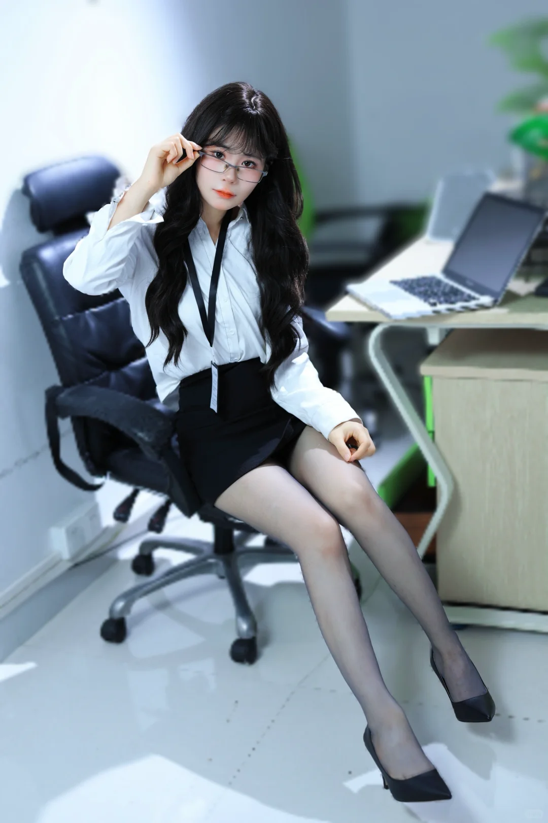 这样的秘书你会几点下班💻