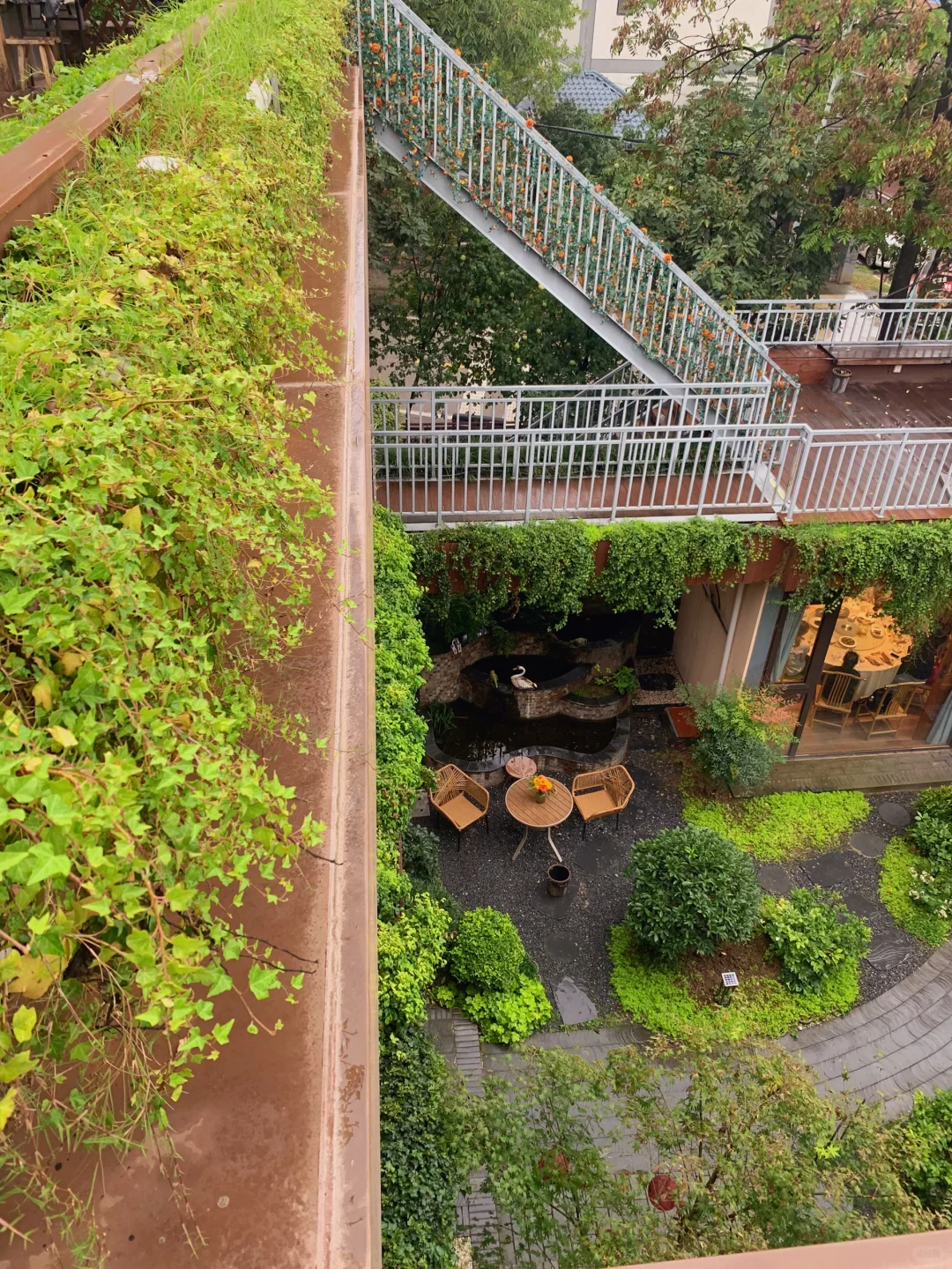 我看青山多妩媚，料青山看我应如是