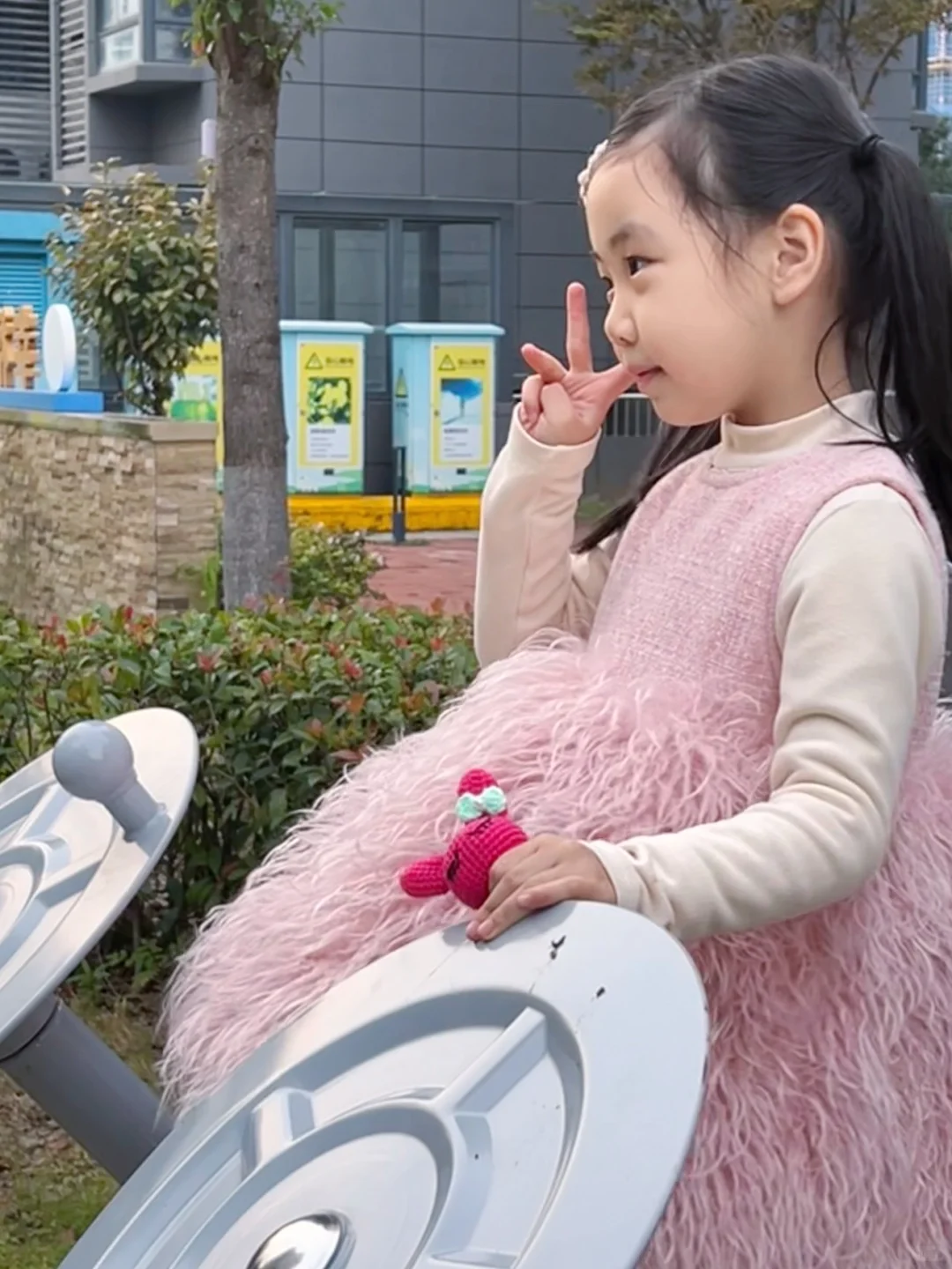 有一个超爱穿粉色裙子的女鹅