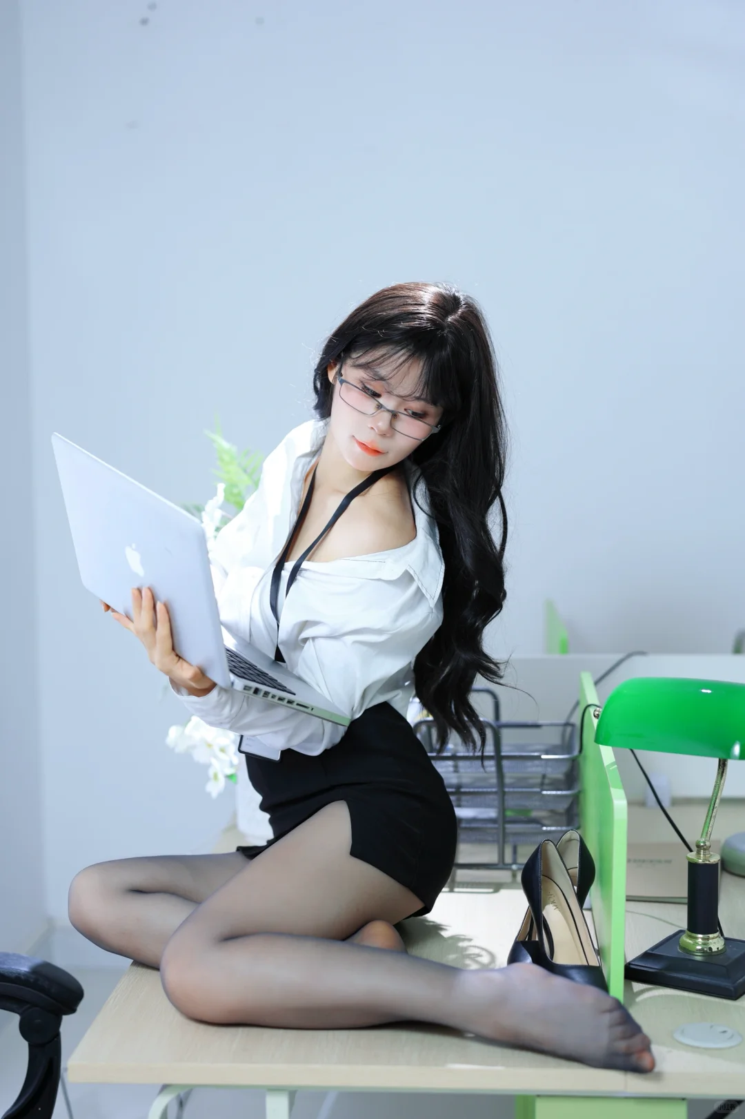 这样的秘书你会几点下班💻