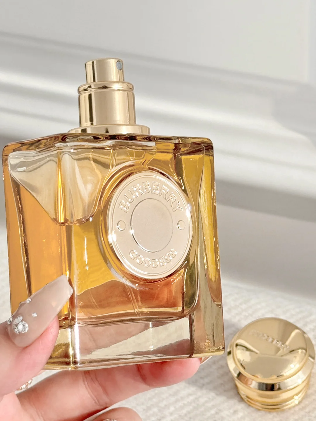 Burberry女神馥郁新香！释放闪耀的黄金时刻