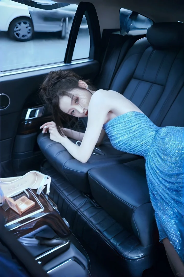 张天爱车照有点魅啊