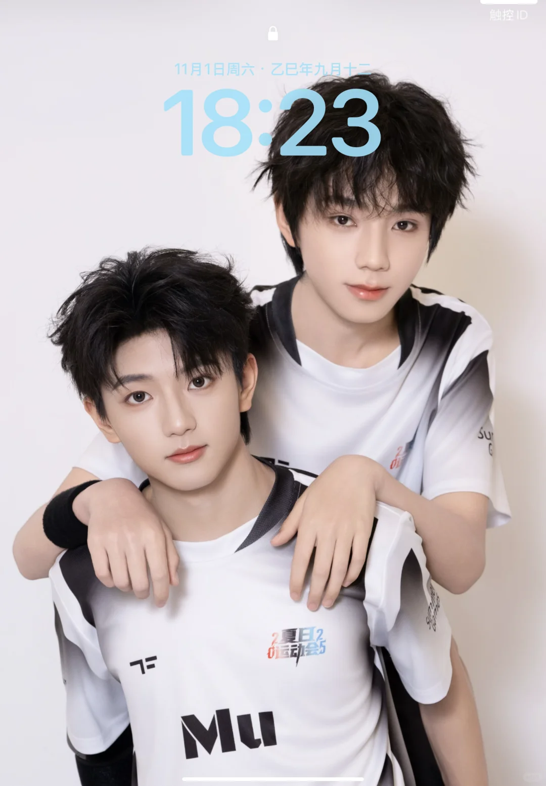 橹穆壁纸就得用平板才好看！！