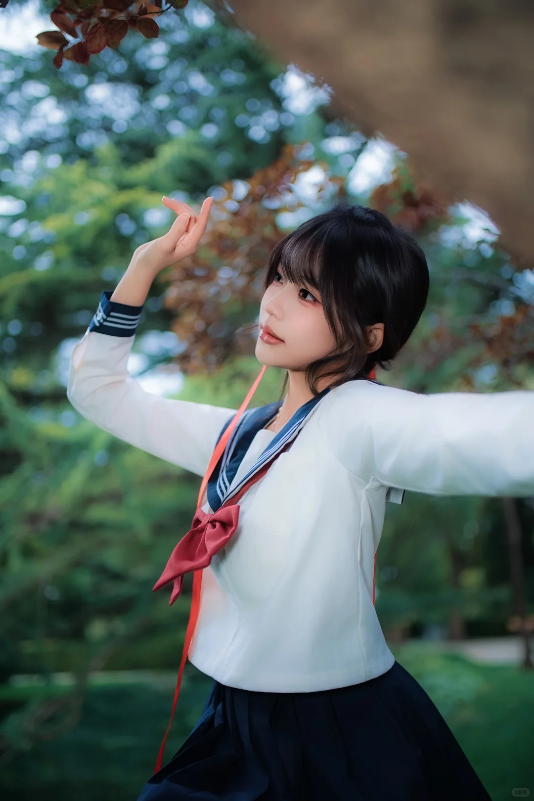 穿JK在公园拍写真，是不是闯进了日漫世界