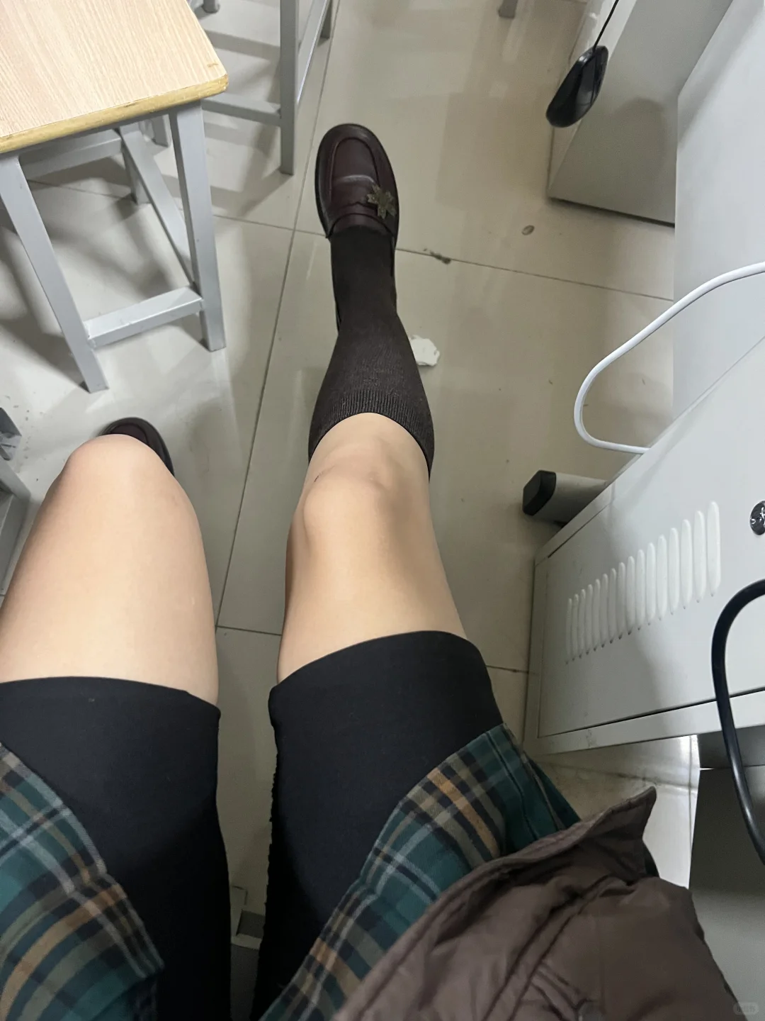 当我没买到合适的打底裤又穿jk时be like：