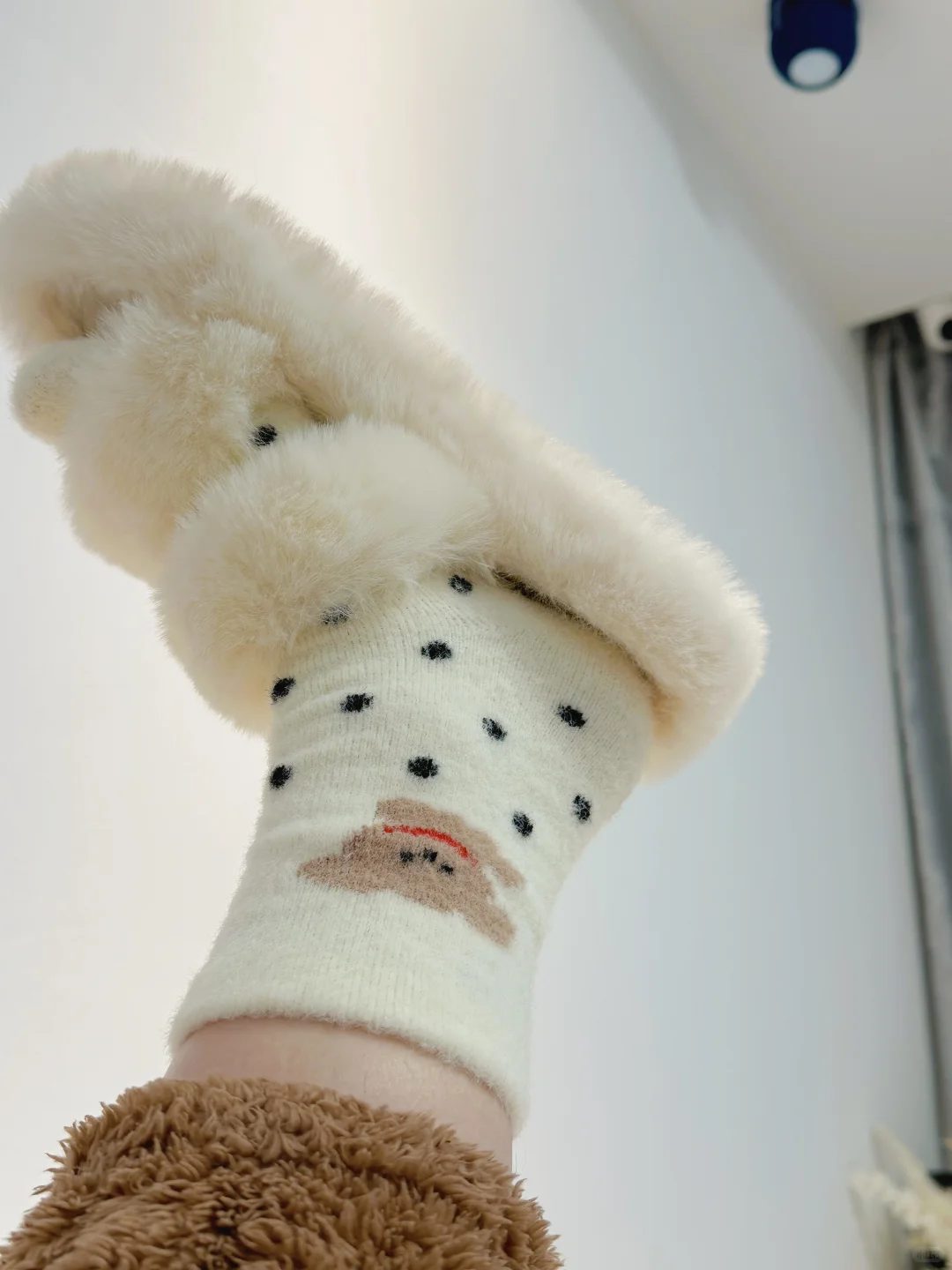 谁说女生穿厚袜子会脚臭！！