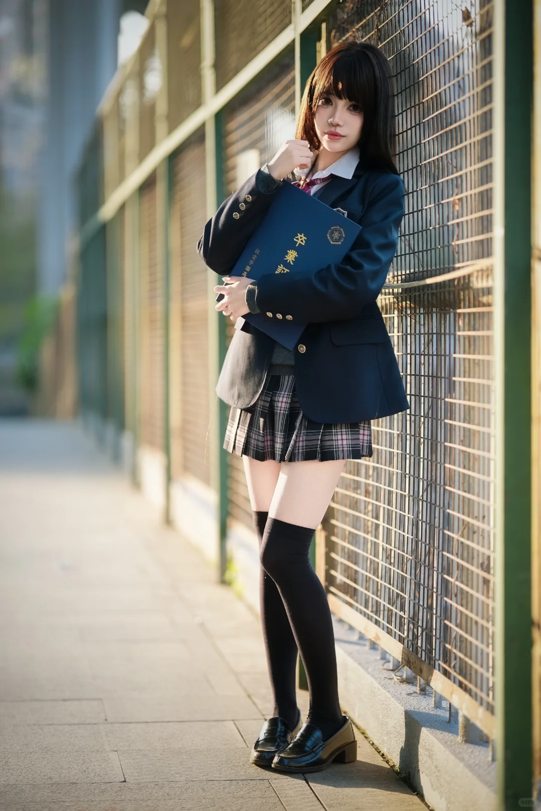 光影交织下的JK制服少女-时尚与青春的碰撞