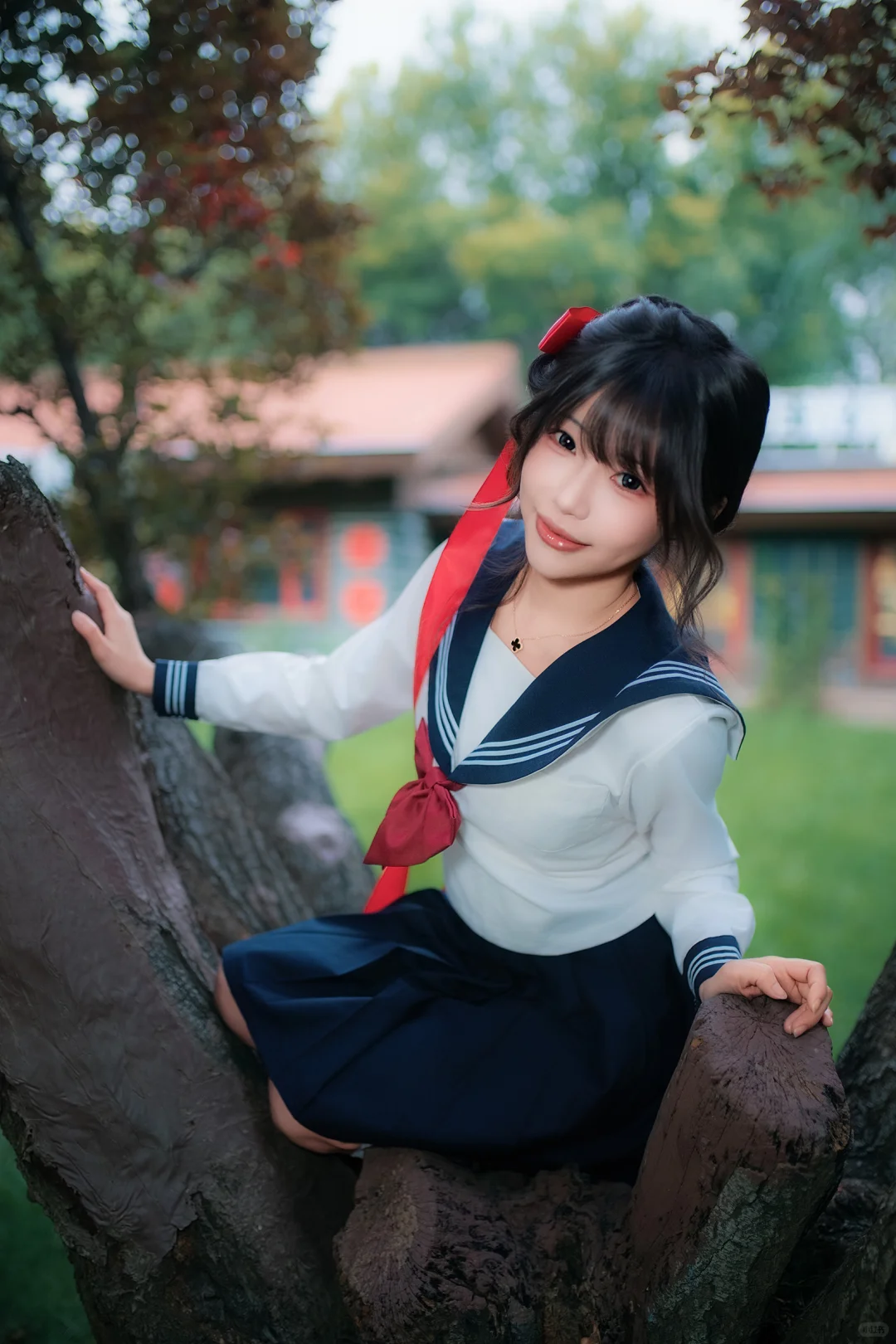 穿JK在公园拍写真，是不是闯进了日漫世界