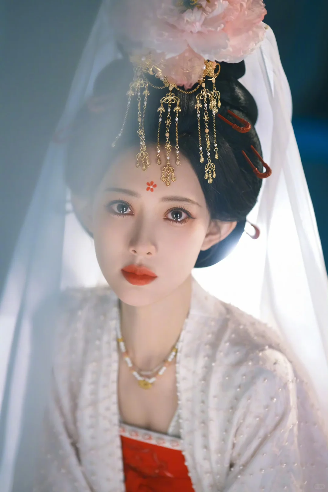 真的被这个妆造美到了～～～