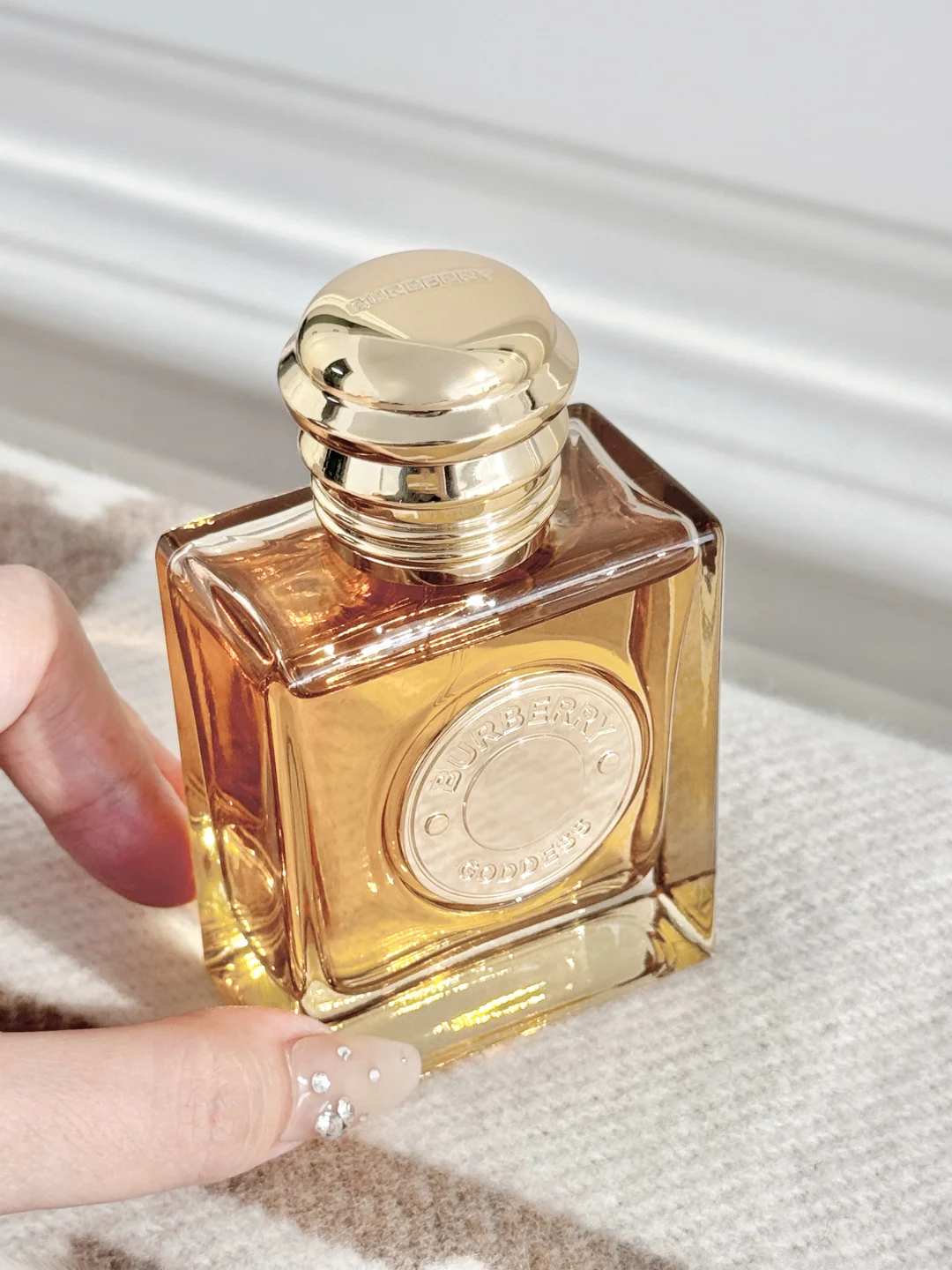 Burberry女神馥郁新香！释放闪耀的黄金时刻