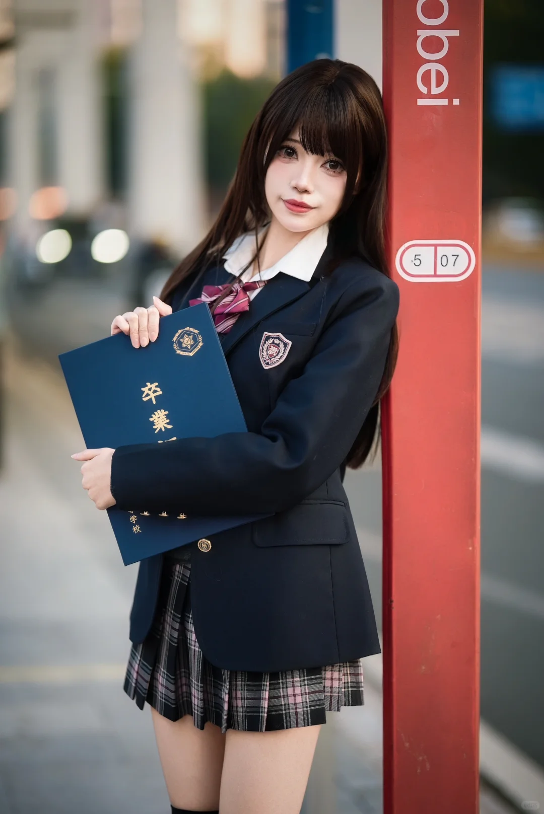 光影交织下的JK制服少女-时尚与青春的碰撞