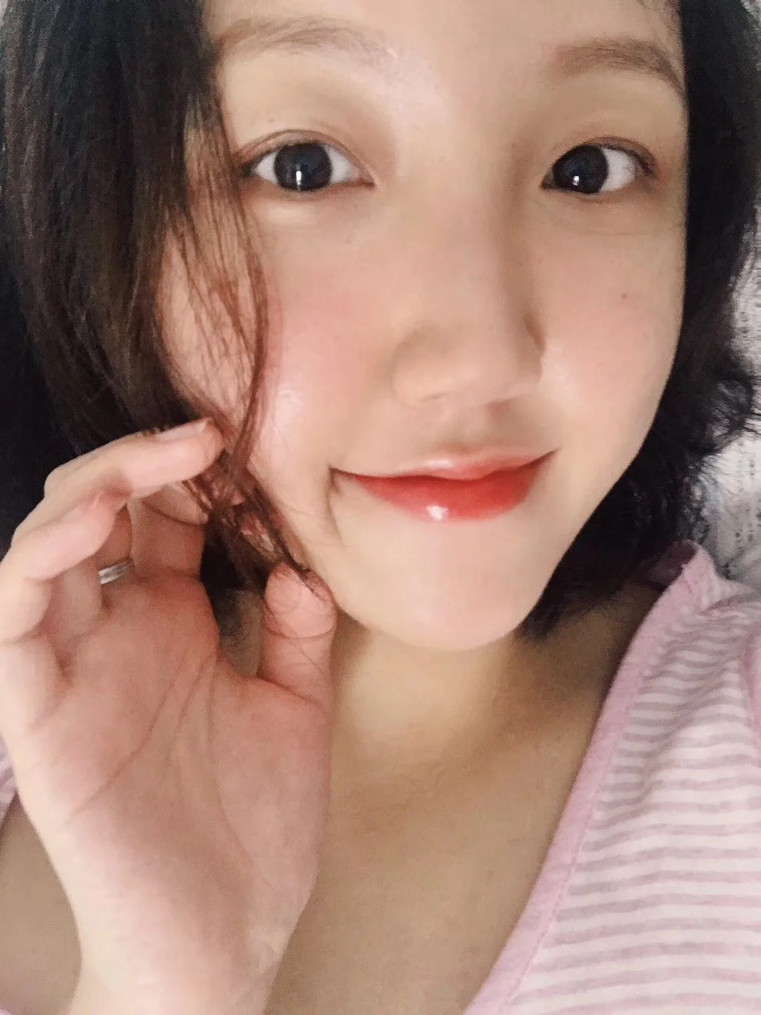 “你好像大学生啊”“不是 真不是”