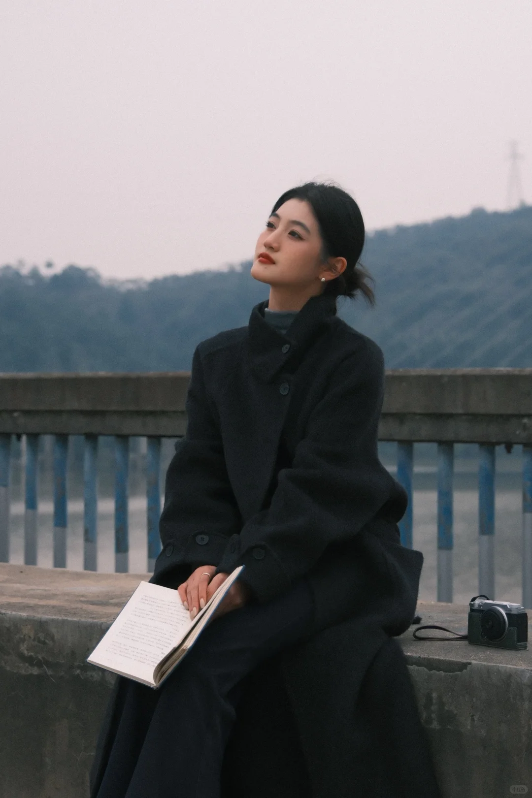 但是远山长，云山乱，晓山青