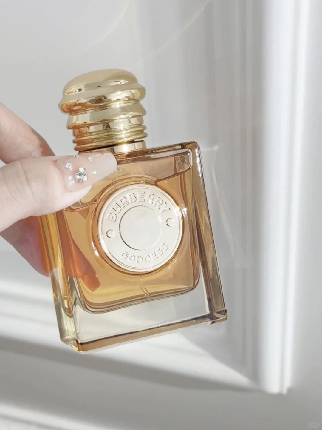 Burberry女神馥郁新香！释放闪耀的黄金时刻