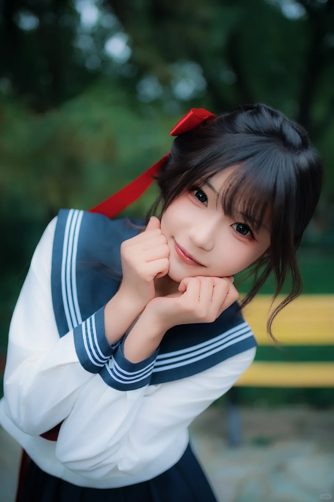 穿JK在公园拍写真，是不是闯进了日漫世界