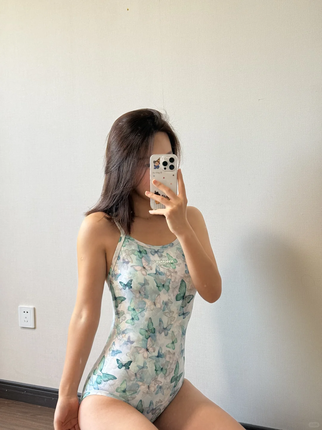 简直就是个挑泳衣的小能手