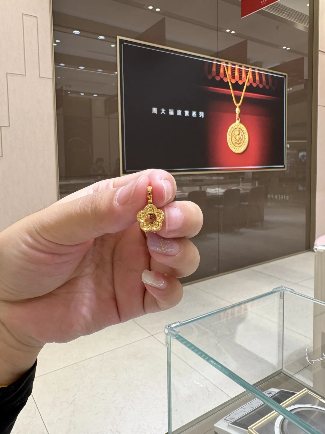 周大福绝绝子克重小吊坠！！！