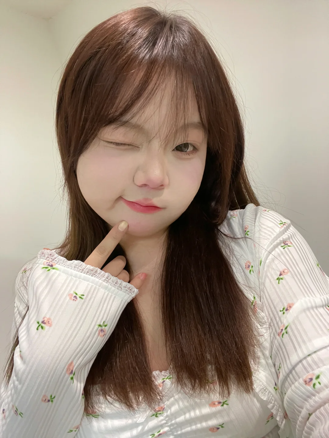 素颜长这样😭能算美女吗？能和帅哥恋爱吗？