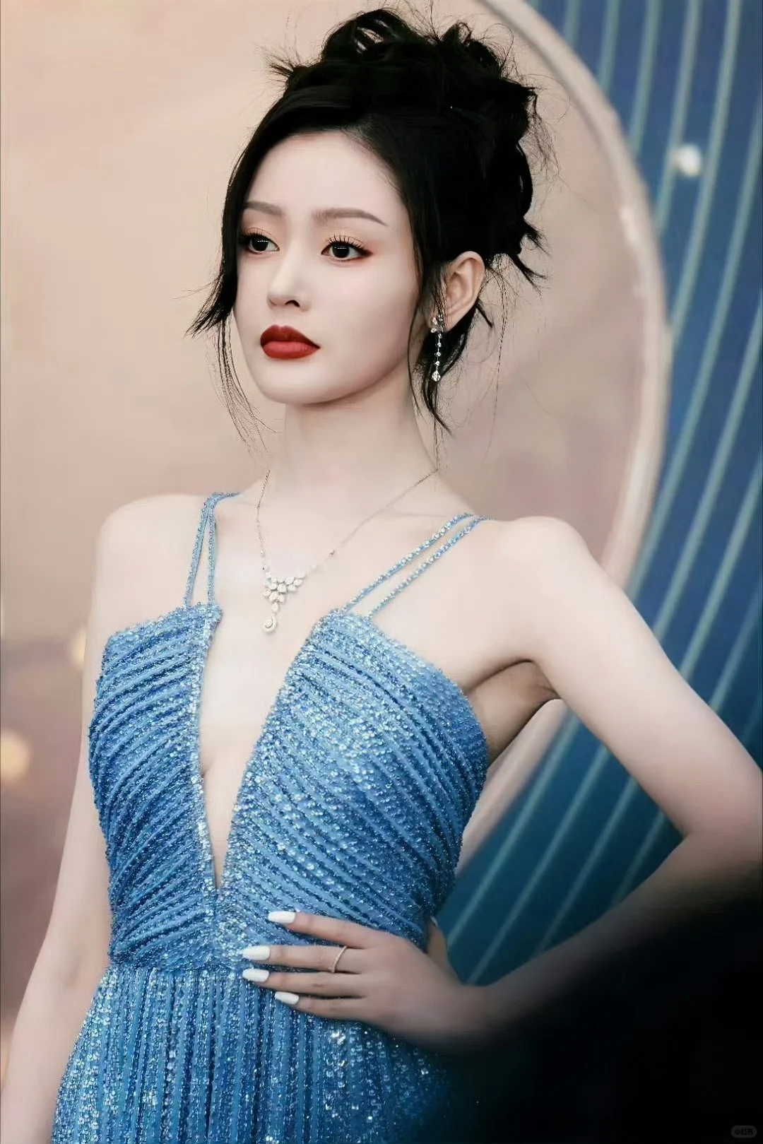 张天爱车照有点魅啊