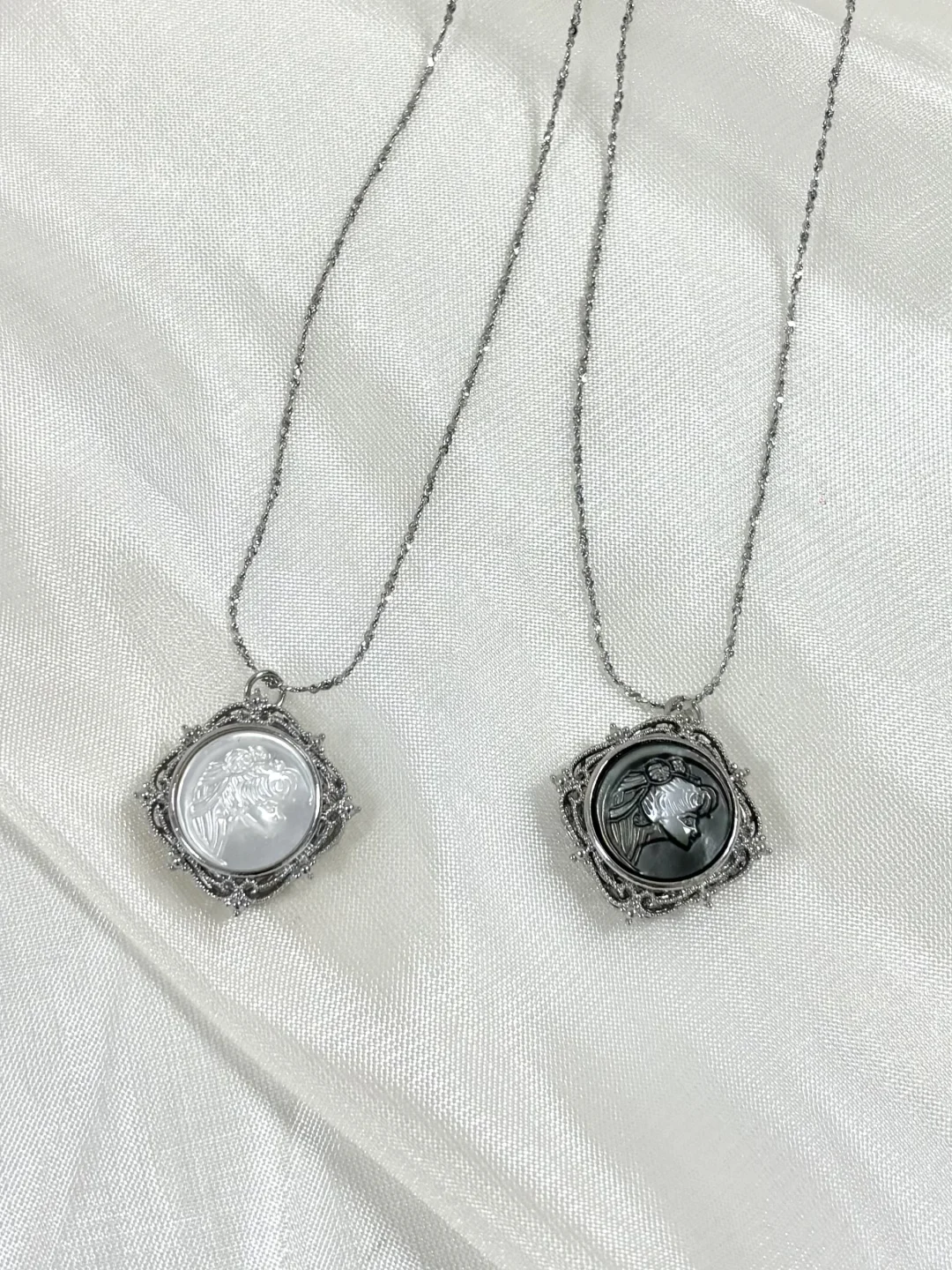 用贝母雕刻了一条美少女项链💗