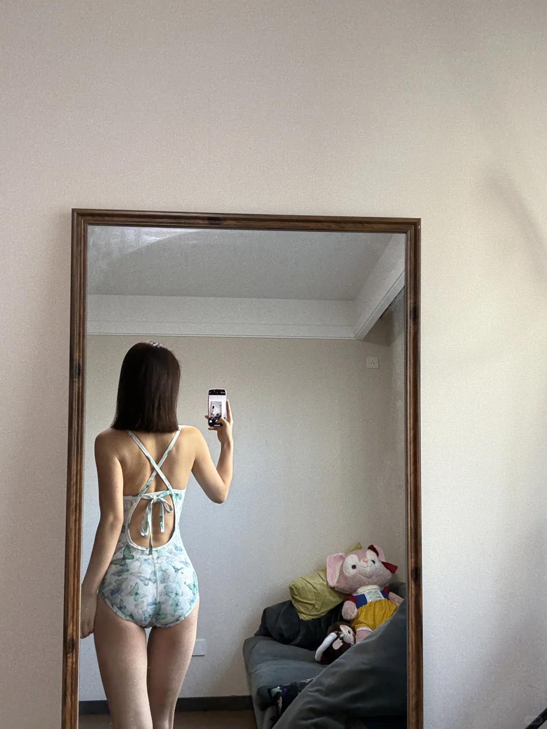 简直就是个挑泳衣的小能手