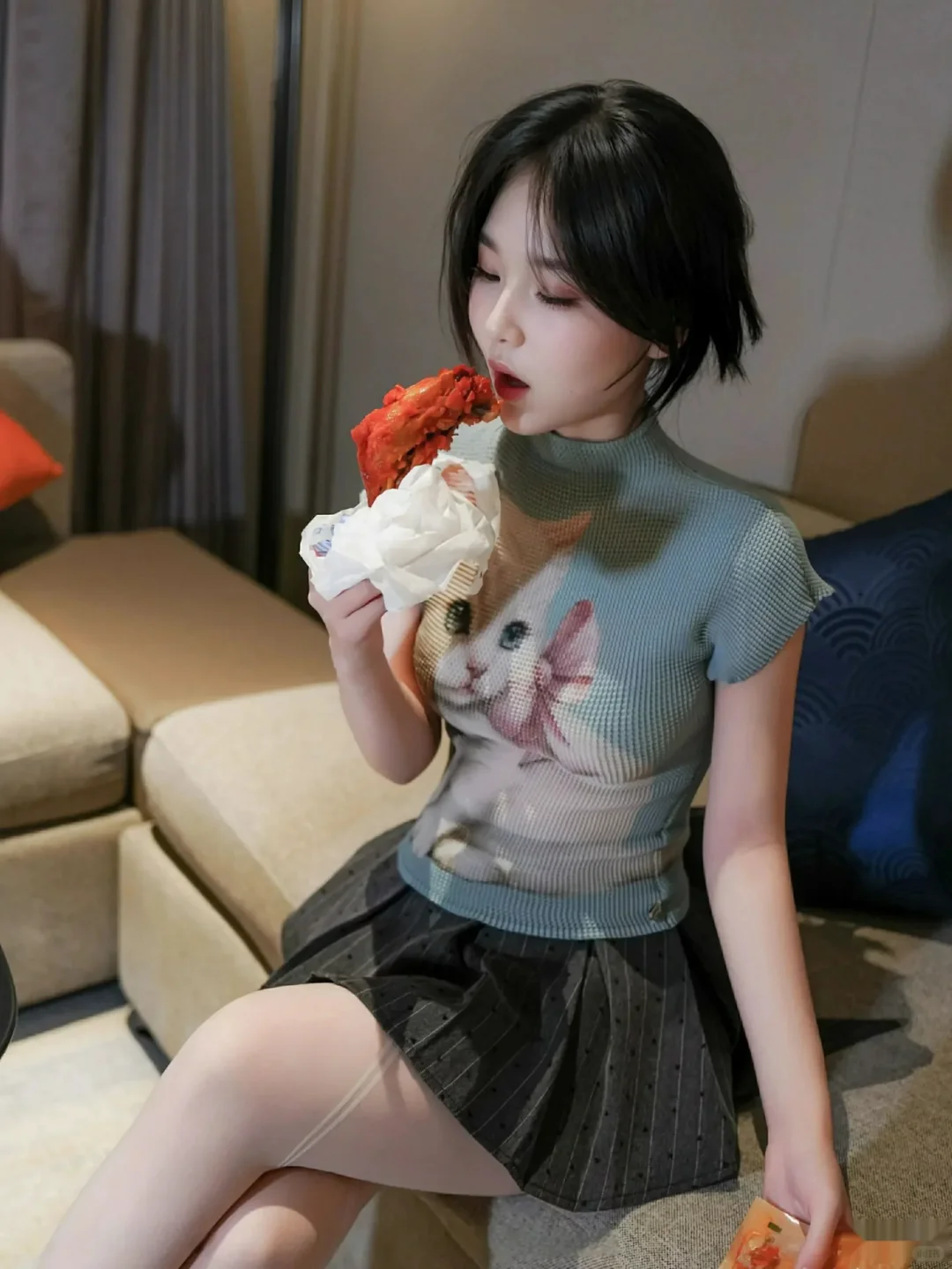 新人@汁汁最新写真发布70p